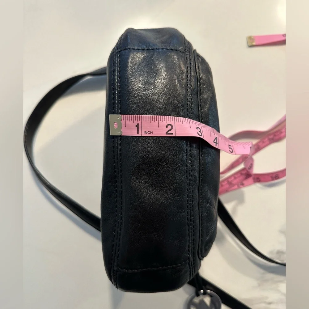 Michael Kors - Leather Shoulder Bag With Removable Crossbody Strap. EUC - Picture 15 of 16